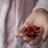 Trop de ferritine : 8 symptômes à reconnaître et quoi faire